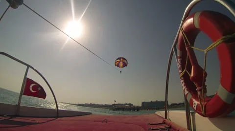 Speed Boat Pulls a Parasailer 스톡 동영상 40935814