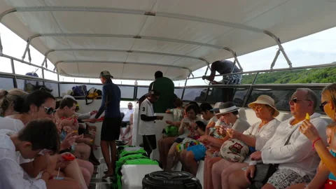 Speed boat with tourists Video stock 229830441