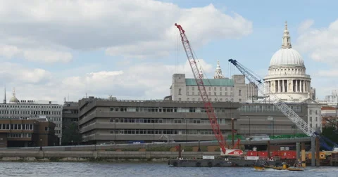 Speed dingy on Thames, St Pauls in background 4K Vídeo Stock 40217649
