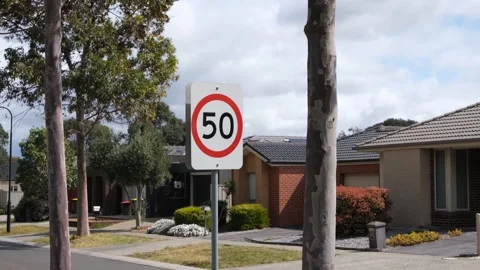 A speed limit sign of 50 km per hour zone on a suburban street in Australia. Vídeos de archivo 295330136