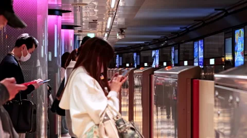 Speed ramp of crowd of passenger using smartphone and mobile device Video stock 189496094