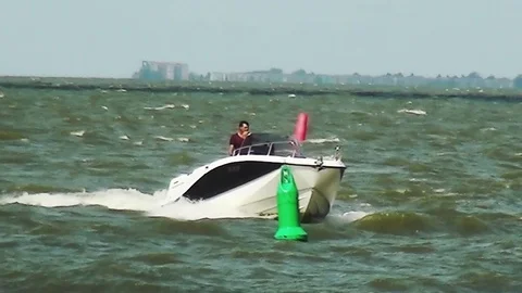 Speedboat comming to Hindeloopen Stock Footage 95044917