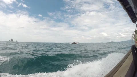 On a Speedboat Stockbeeldmateriaal 202267063