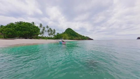 Speedboat Navigating Deep Blue Ocean and Turquoise Water Vidéo 336178133