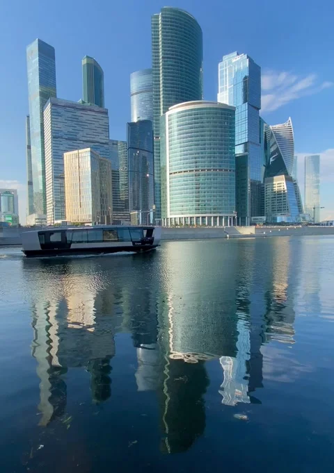 A speedboat sailing down the Moscow  river 스톡 동영상 247209801
