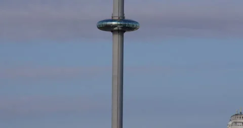 Speeded up shot of the Brighton i360 going down the tower, column 動画素材 333768302