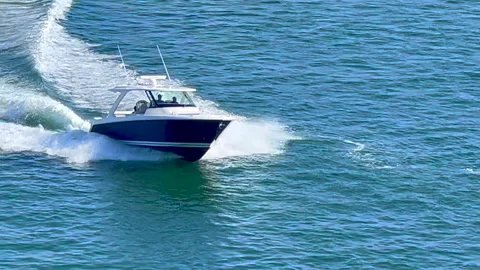 Speeding boat in the ocean Stock Footage 226614824