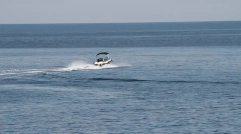 Speeding boat on sea Video stock 30713886