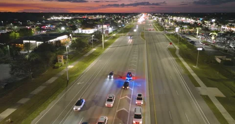 Speeding car pulled over by patrol vehicle on busy city street in the USA at Vídeos de archivo 318473284