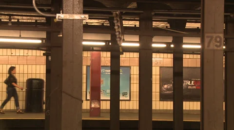 Speeding New York Subway train flashes through station Stock Footage 39615199