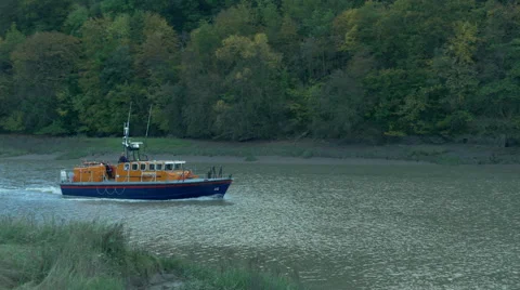 Speeding rescue rnli boat Vídeo Stock 44498879
