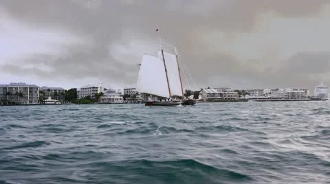 Speeding ship through choppy water crane shot 库存影片 10773997
