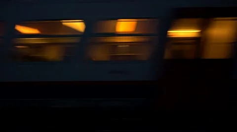 Speedy train passing close white house in dark night 4k Vidéo 46213987