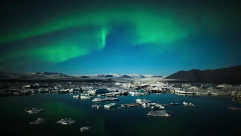 Spellbinding visuals of the otherworldly Aurora Borealis against a backdrop of a 動画素材 334658780
