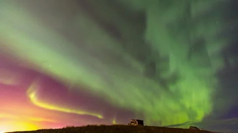 Spellbinding visuals of the otherworldly Aurora Borealis against a backdrop of a Vidéo 334658882