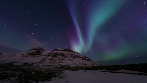 Spellbinding visuals of the otherworldly Aurora Borealis against a backdrop of a 動画素材 334659070