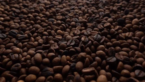 Spewing roasted coffe beans to a pile of coffe Video stock 116290720
