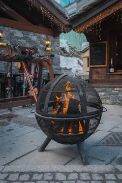 Spherical Fire Pit and Ski Rack at Zermatt Ski Resort, Switzerland Foto stock