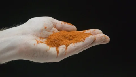 Spice paprika in hand studio Stockbeeldmateriaal 91353702