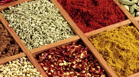 SPICES IN CLOSE UP TRACKING SHOT OVERHEAD Vidéo 62233005