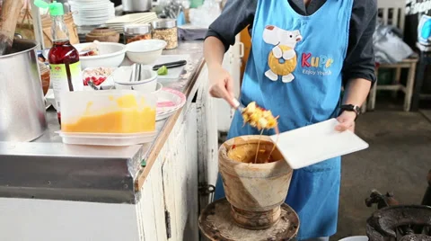 Spicy Apple Mango Salad At Thai Market 스톡 동영상 30343544