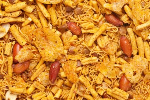 Spicy Chatpata Mixture with peanuts, corn flakes, besan sev. 스톡 사진