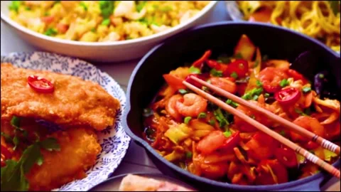 Spicy chicken curry with rice Video stock 305245646