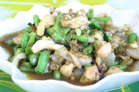 Spicy fried calamari with string bean Foto stock