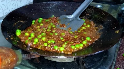 https://images.pond5.com/spicy-indian-food-cooking-tawa-footage-220565367_iconl.jpeg