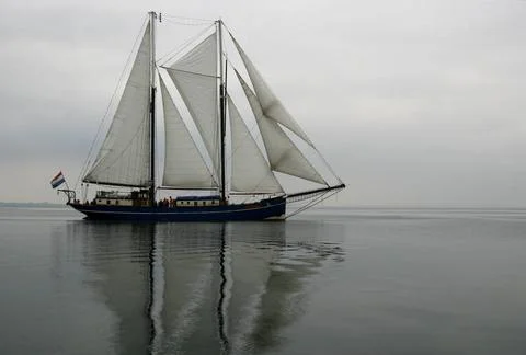  Spiegelglatt - glassy Traditionsschiff auf der Ostsee - classic sailboat ... Stock Photos
