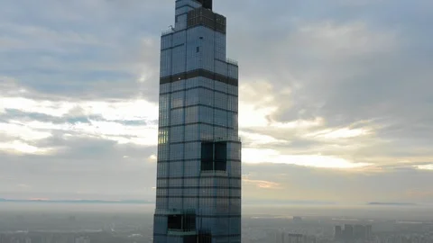 Spin around the skyscraper Stock Footage 101967863