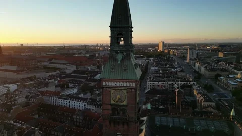 Spin around town hall tower Stockbeeldmateriaal 208809397