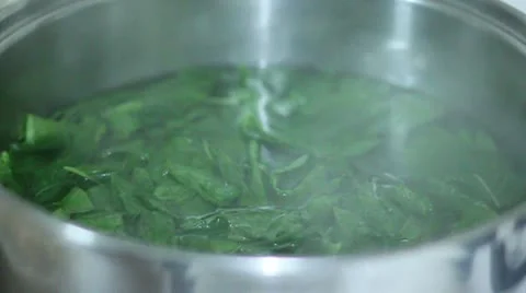 Spinach boiling Stock-Footage 8995619