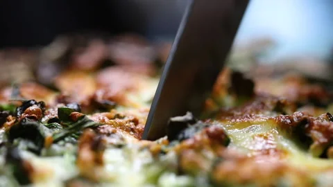Spinach quiche slicing 動画素材 170085238