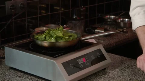 Spinach with salt 스톡 동영상 150266851