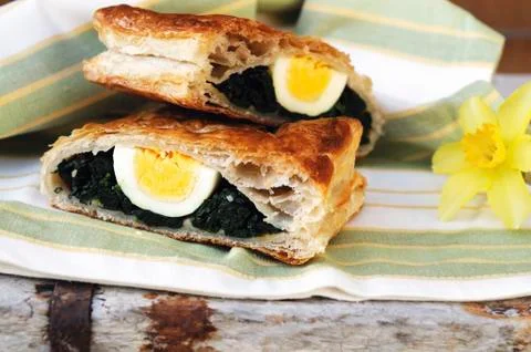 Spinach strudel with eggs for Easter (Italy) Foto stock