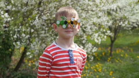 Spinner on the glasses is spinning. Video stock 108053149
