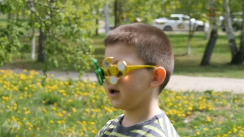 Spinner on the glasses is spinning. Fun | Stock Video | Pond5