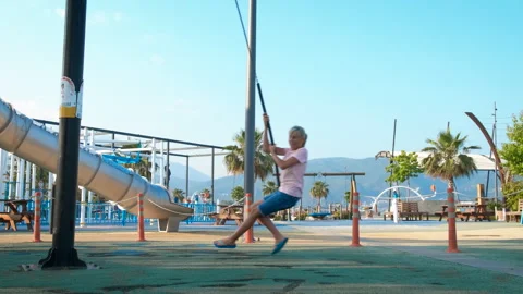 Spinning around in the playground. Stock-Footage 253926115