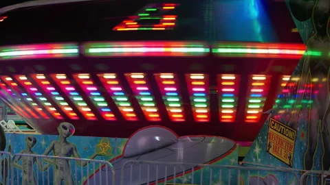 Spinning carnival ride 库存影片 299777072