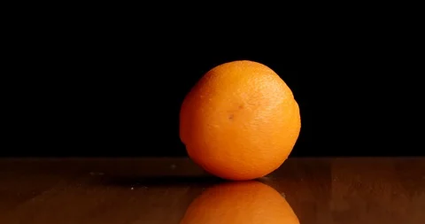 Spinning orange on table isolated Stockbeeldmateriaal 126258586