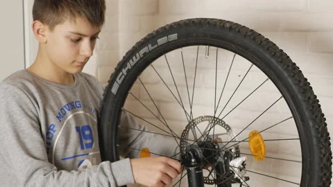 Spinning out the wheel Stock Footage 147323238