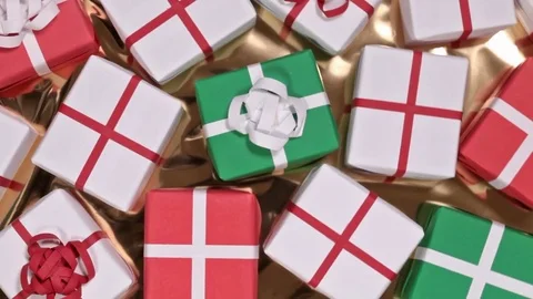 Spinning over lots of presents 스톡 동영상 71789221