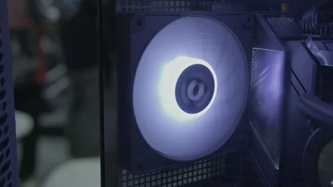 Spinning PC cooling fan with white LED ring lighting Vídeos de archivo 340775003