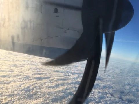 Spinning Propeller on Airplane above Cloud Bank on Flight (4K) 動画素材 79796372
