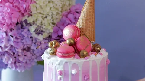 Spinning top of the wedding cake Stock Footage 126704245