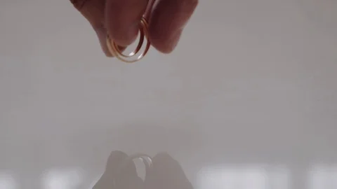 Spinning twirling gold wedding ring Stock-Footage 103283680