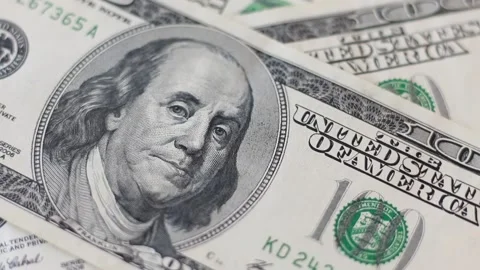 Spinning US dollars banknotes - close-up view Vídeos de archivo 134074902