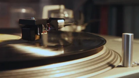 Spinning Vintage Record Player Vidéo 112351024