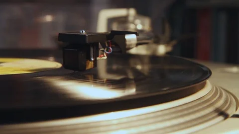 Spinning Vintage Record Player Vidéo 112352583